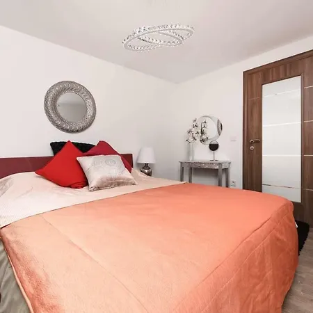 Dana Apartment *