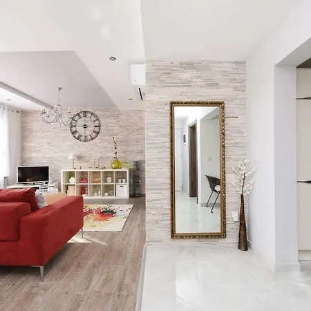 Dana Apartment *